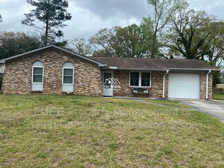 371 Furman Ln — Photo 2