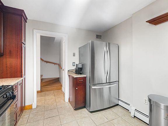 5th image of 215 Centre St Unit 4