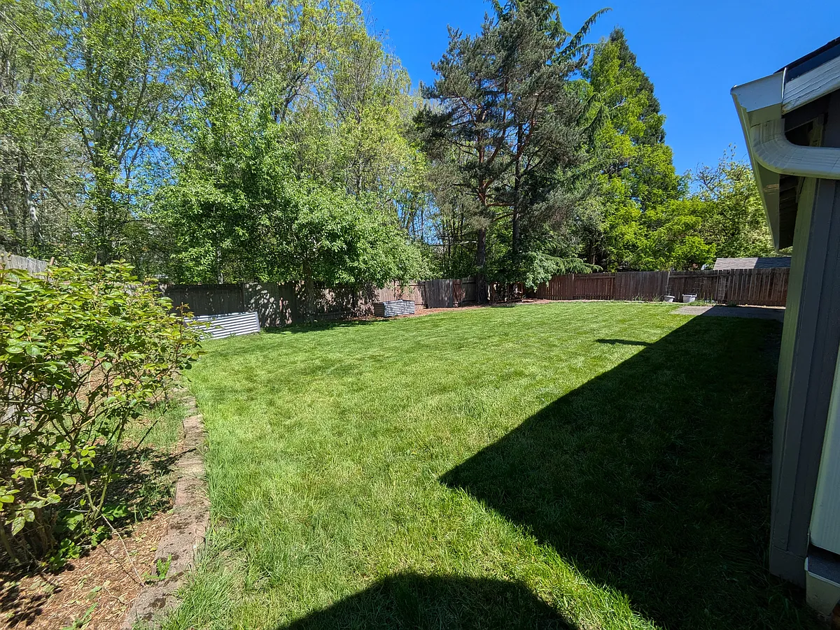 Building Photo - 16565 SW Rigert Ter