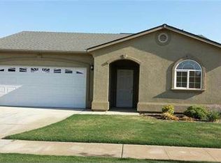 738 W Honolulu Dr, Lindsay, CA 93247
