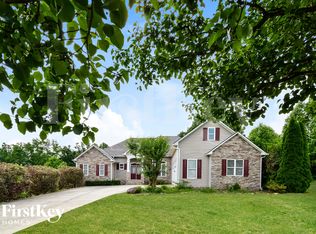 33 Roberson Dr, Cartersville, GA 30121