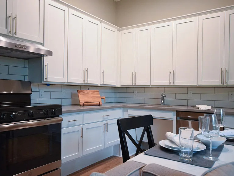 Cedar Valley Luxury Apartments — Photo 17