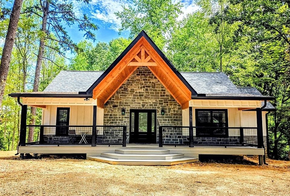 1st image of 758 Timberlake Cir