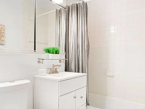 4th image of 52 E 78th St APT 6D