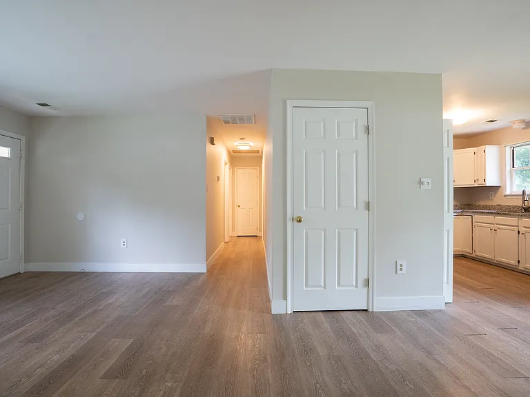 662 Grenada Ln — Photo 3