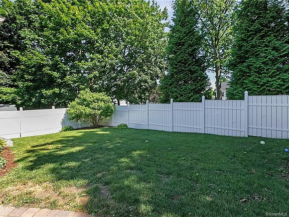 3rd image of 185 Lobdell Dr