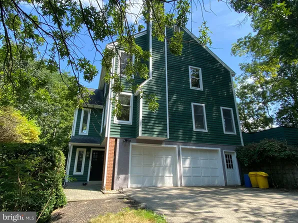 2 Biddlewoods Rd, Glenside, PA 19038