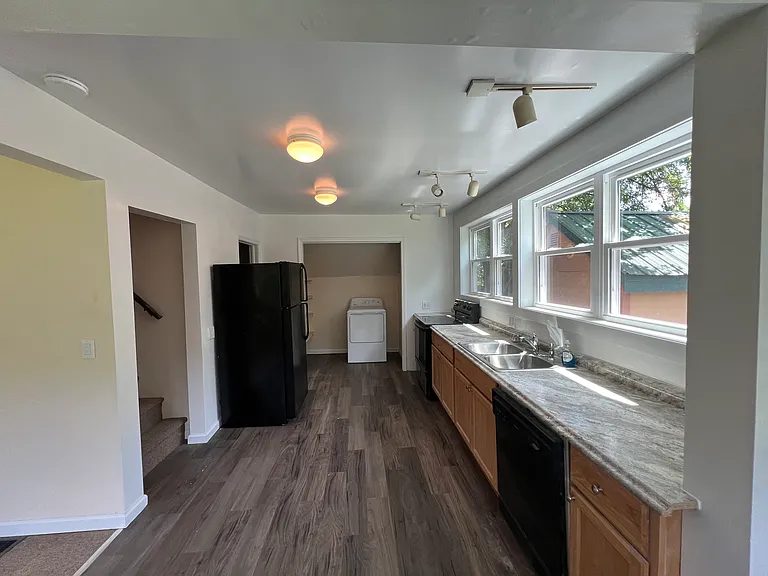 1021 W Seneca St — Photo 4