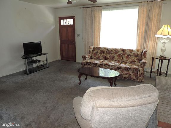 3rd image of 352 South Dr