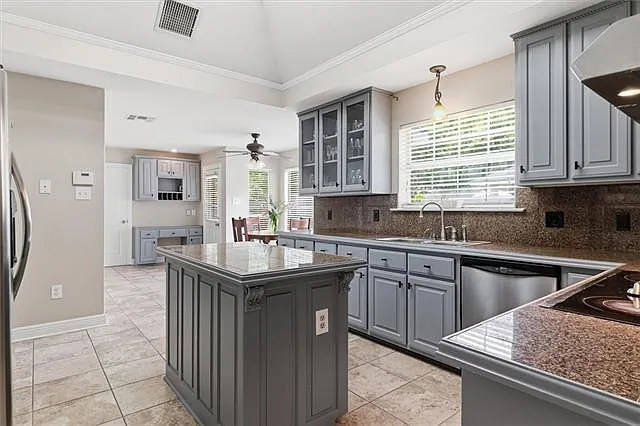 219 Nottoway Dr — Photo 4