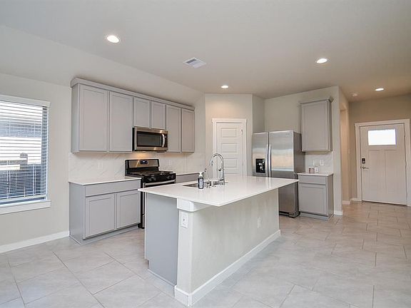 4th image of 7510 Highland Chase Dr