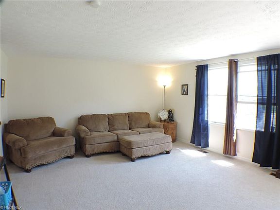 4th image of 7899 Castle Rock Dr NE