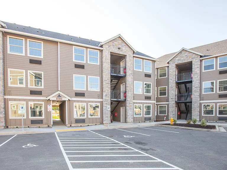Q1 Apartments — Photo 29