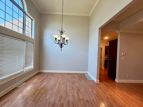 5th image of 1012 Vineyard Way