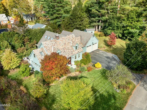 31 Berkshire Dr, Williamstown, MA 01267