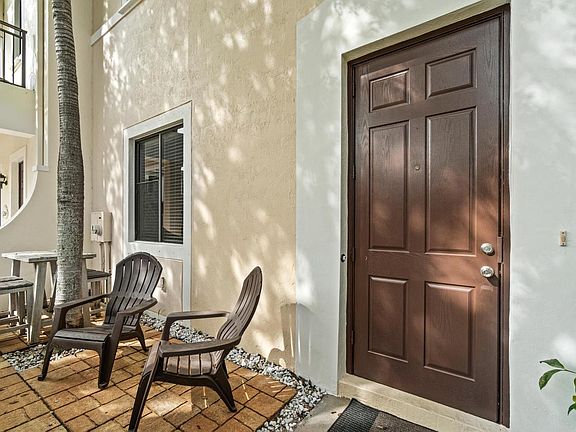 4th image of 2512 Venetian Ct