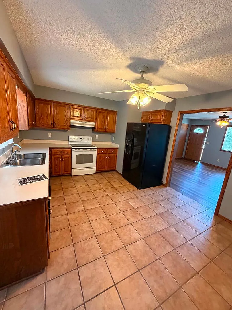 3 Bedroom 2 bath in Carl Junction — Photo 4