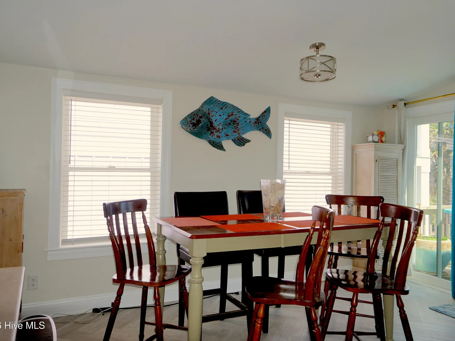 5 bed, 3.0 bath, 1817 sqft, $2,500 — Photo 4