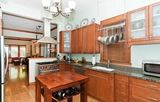 4th image of 2340 W Medill Ave