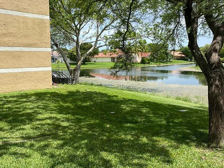 450 Palm Cir W #103 — Photo 11