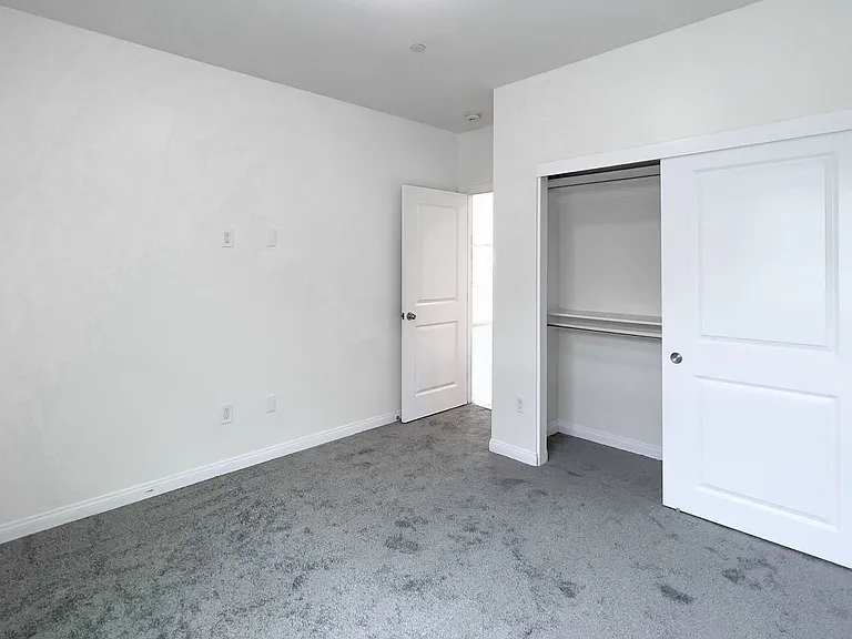 Gorgeous Townhome w/ Rooftop Deck and Ocean Views Near USD — Photo 12