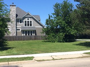 2 N Ridge Ave, Arlington Heights, IL 60005