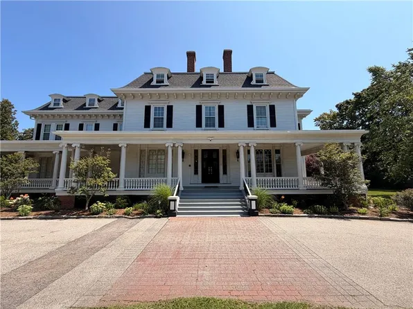 412 Bellevue Ave APT 3, Newport, RI 02840