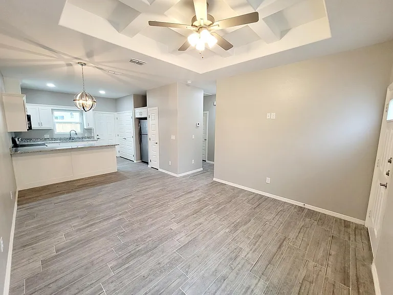 1909 Davenport St #1 — Photo 8