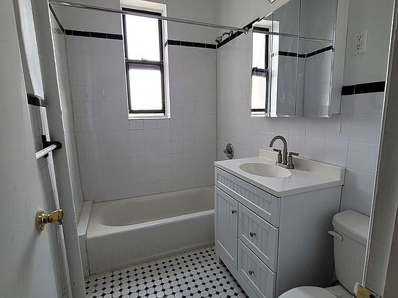 5th image of 239 Ocean Ave APT 6I