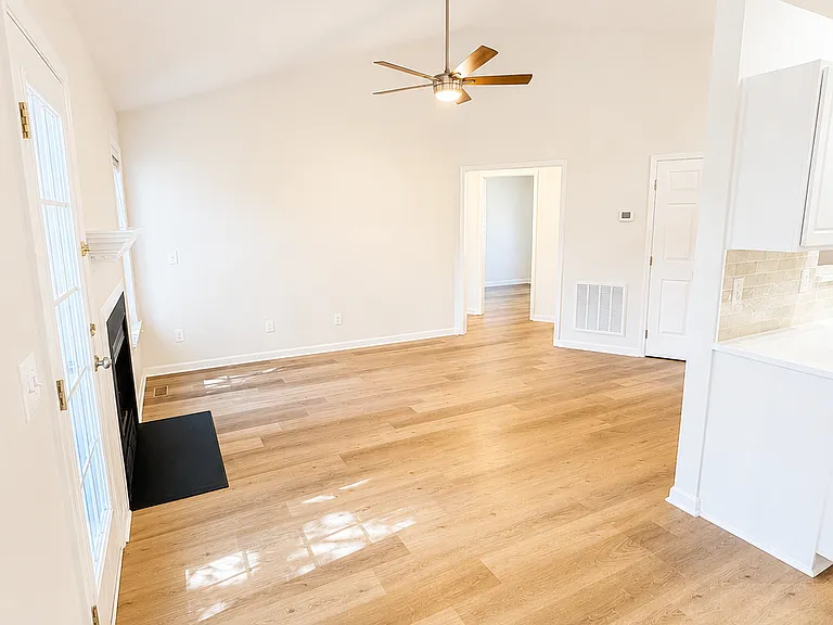 225 Harvester Dr — Photo 7