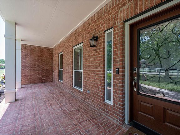 4th image of 33119 Tall Oaks Way
