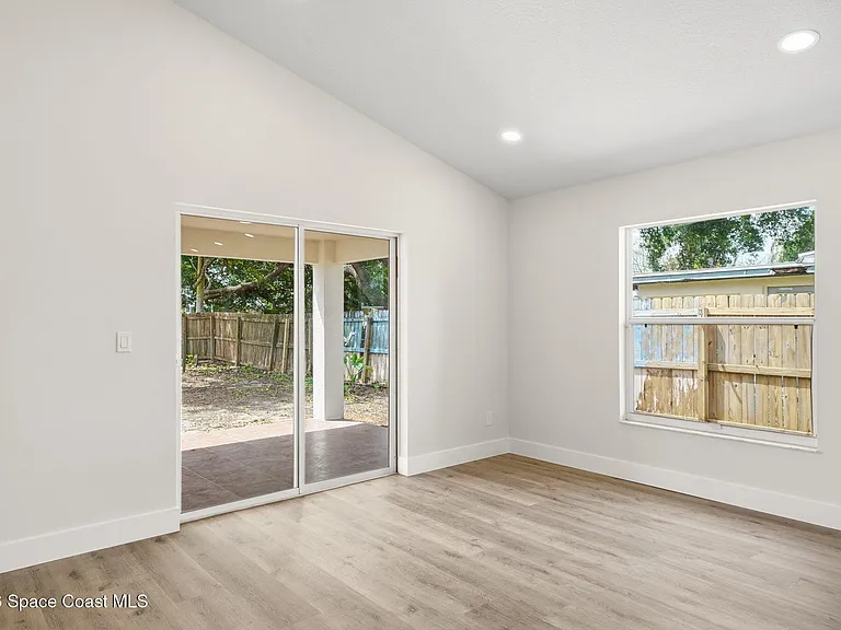 3009 Elizabeth St — Photo 9