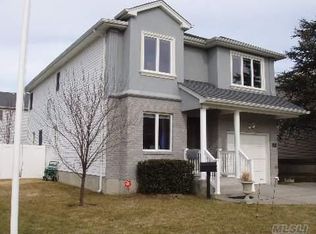 179 Wrights Ln, Oceanside, NY 11572