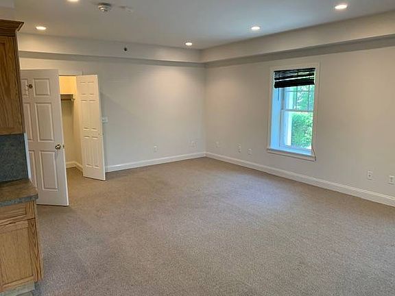 4th image of 19 Hall Ave APT 2