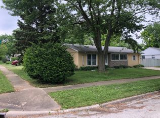 1313 Pinehurst Dr, Bloomington, IL