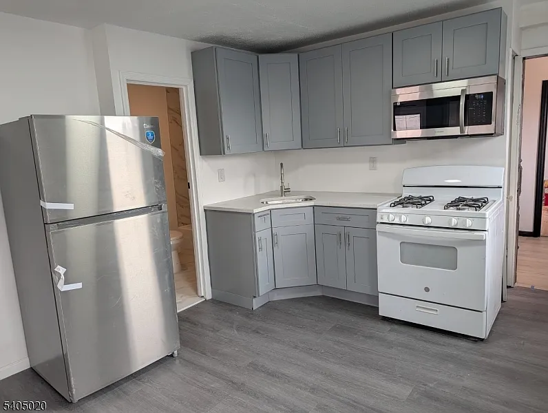 2 bed, 1.0 bath, $1,750 — Photo 4