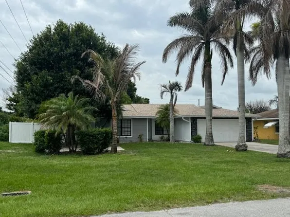 699 Ixoria Avenue, Fort Pierce, FL 34982