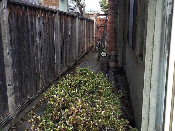 2nd image of 1223 Pembroke Dr