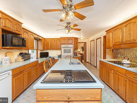 2nd image of 123 Bell Haven Cir