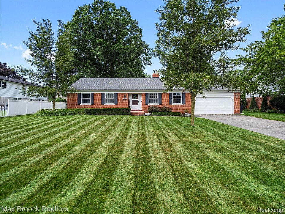 1st image of 54241 Sunderland Dr