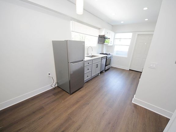 3rd image of 3671 Mentone Ave #10