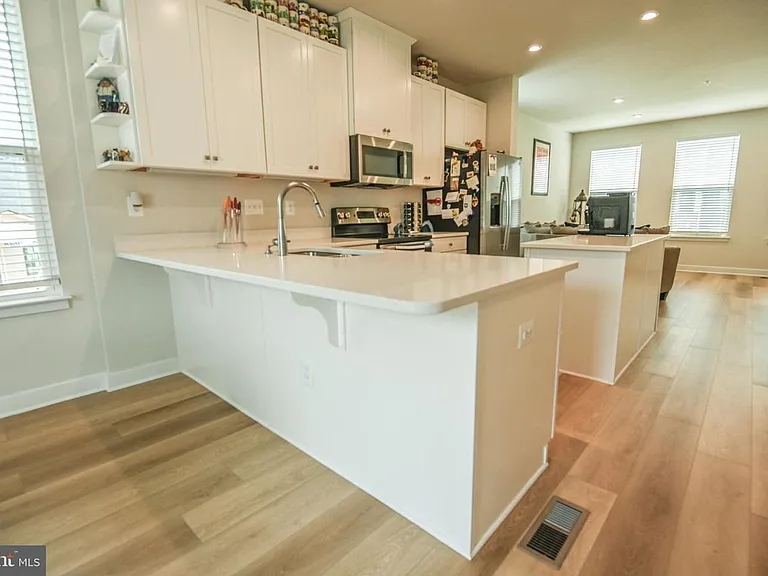 7221 Sprouse Ct — Photo 6