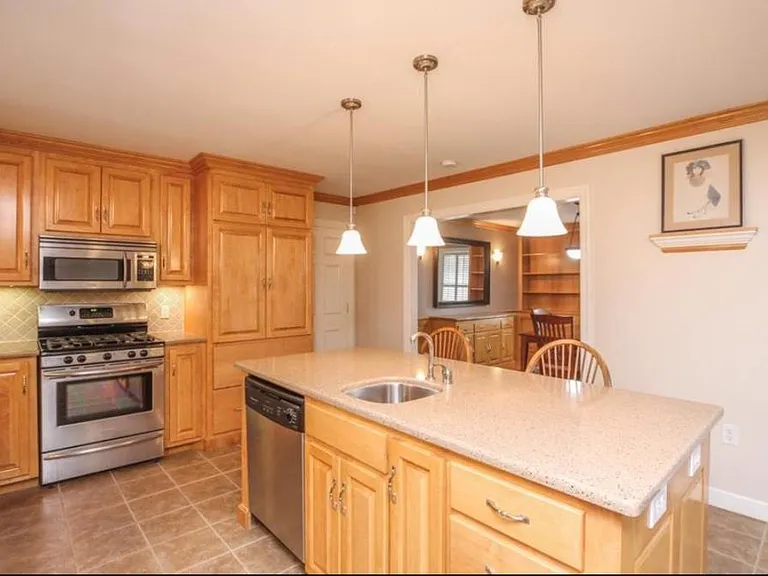 403 E Clark Blvd — Photo 1