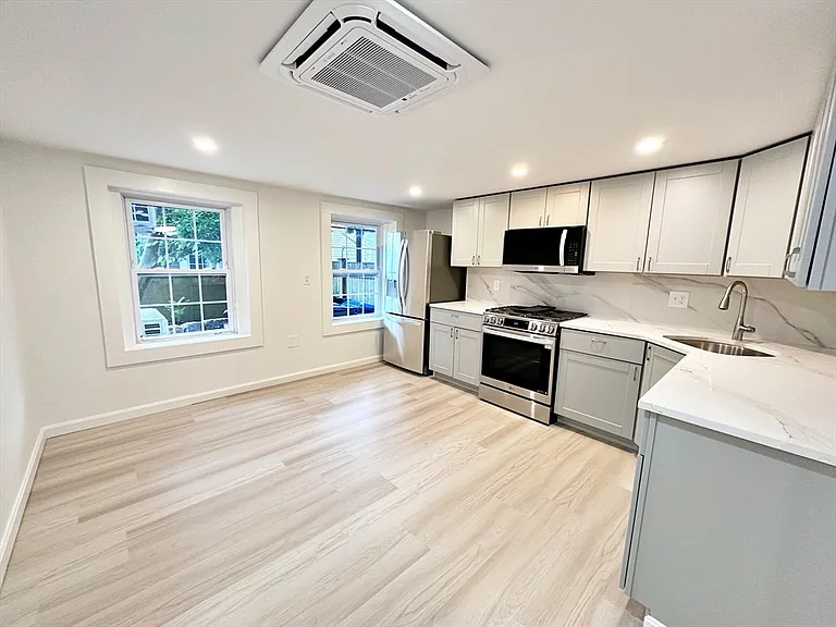 420 Sumner St #1 — Photo 8