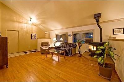 Lilving room w/energy efficient pellet stove
