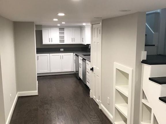 3rd image of 20 N Brookside Dr