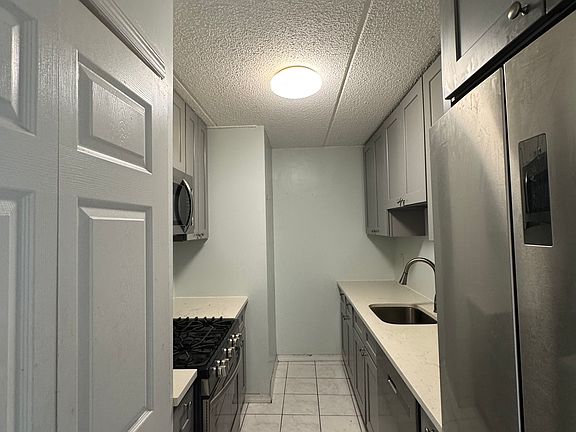 2nd image of 1120 Warburton Ave #2G