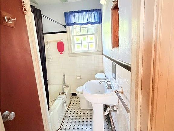 4th image of 8518 Circle Dr