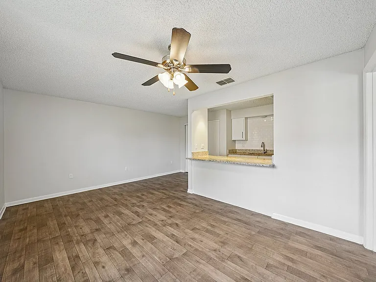 10-web-or-mls-Harden Blvd-S2503-009