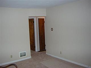 4th image of 1435 Darst Ave